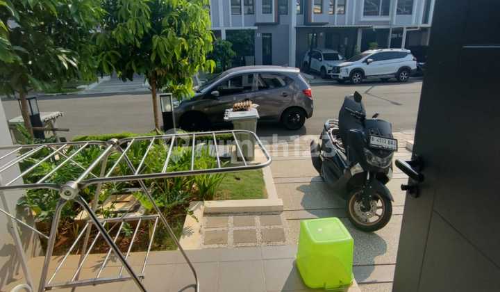 Selling Semi-Furnished Baroni House, Gading Serpong 2