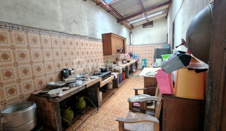 Rumah Luas Tepi Jalan Besar Dekat Uns Surakarta 2