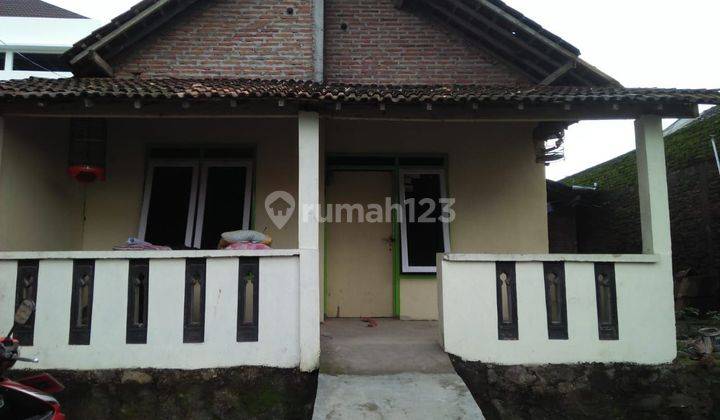 Rumah Second Lingkungan Nyaman Mojosongo Solo 1