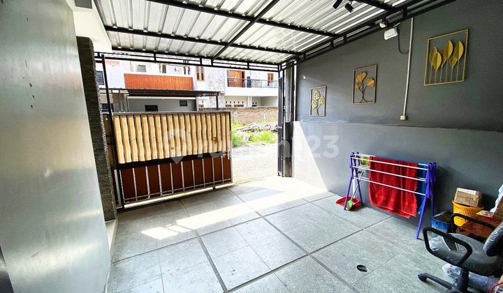 Rumah Cantik di Perumahan Pinggir Jalan Utama 2