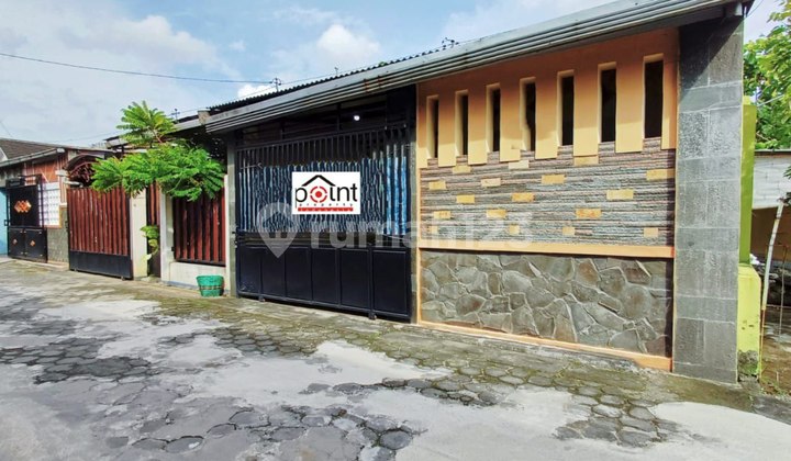 Nice House Near SMA N 5 Banjarsari Surakarta Nice House Near SMA N 5 Banjarsari Surakarta