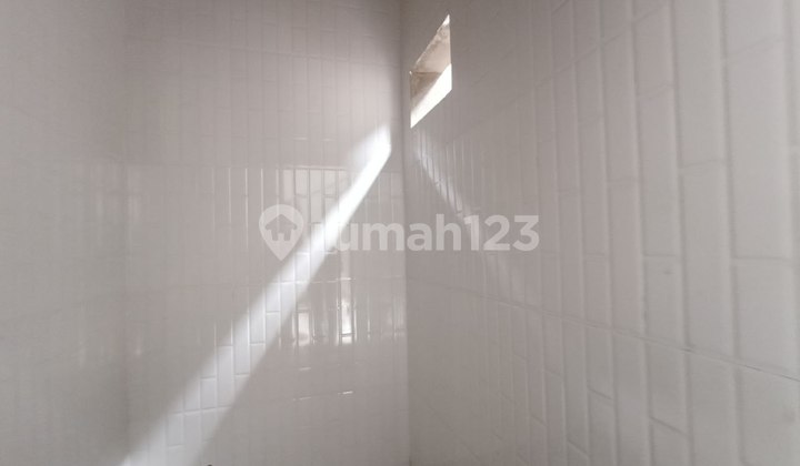 Rumah Redi 2 Lantai Selangkah ke Pakuwon Mall 2