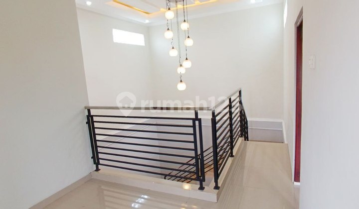 Rumah Bagus 2 Lantai Di Belakang Fave Hotel Solo 2