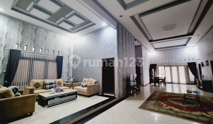 Luxurious 1.5-Story House with Wide Access on Banyuanyar Main Road 2
