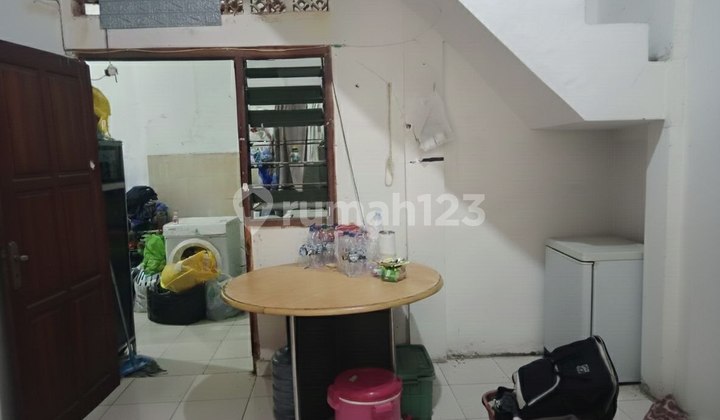 Rumah 2 Lt Dekat Taman Jayawijaya Surakarta 2