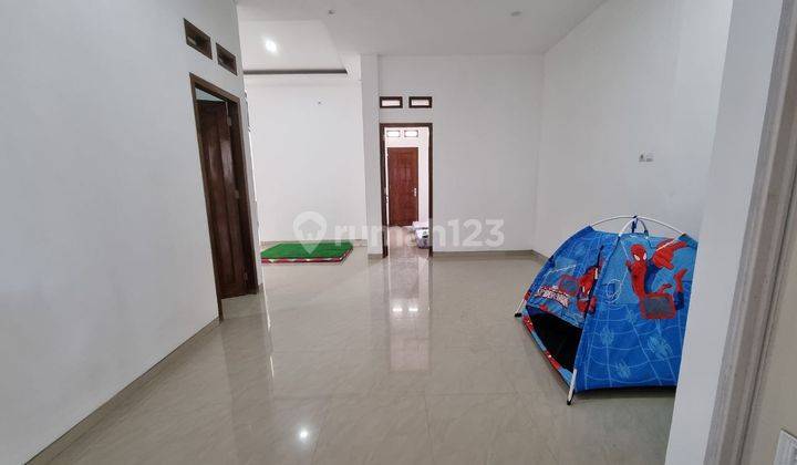 Rumah Mewah Luas di Utara Solo  18