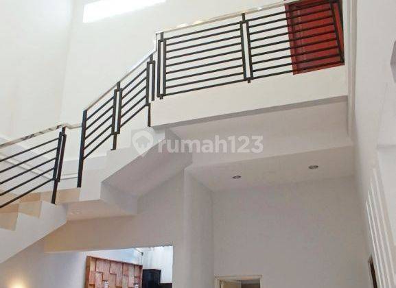 Rumah Bagus 2 lantai Belakang Fave Hotel Manahan Solo 2