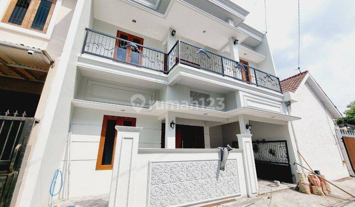 RUMAH BARU MEWAH CLASIC MODERN SHM SIAP HUNI  di Perum Waru Gentan 2