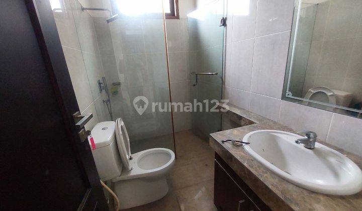 Jual Cepat Rumah Mewah 2 Lantai Furnish Manahan