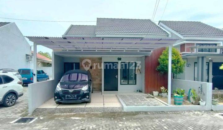 RUMAH BAGUS CANTIK SHM SIAP HUNI di Perumahan dekat kampus UNS dan ISI 2