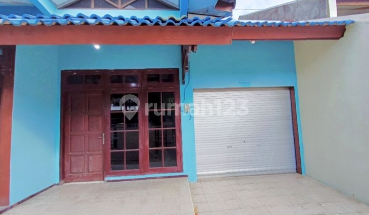 Nice Second House Near The Park Mall Solo Baru 2