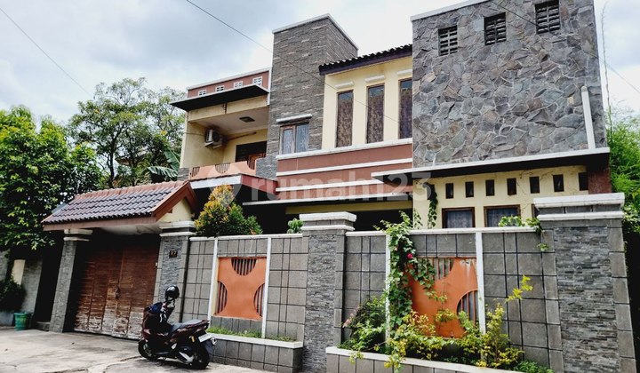 Rumah Mewah 2 Lantai Plus Ada Gudang Di Blulukan