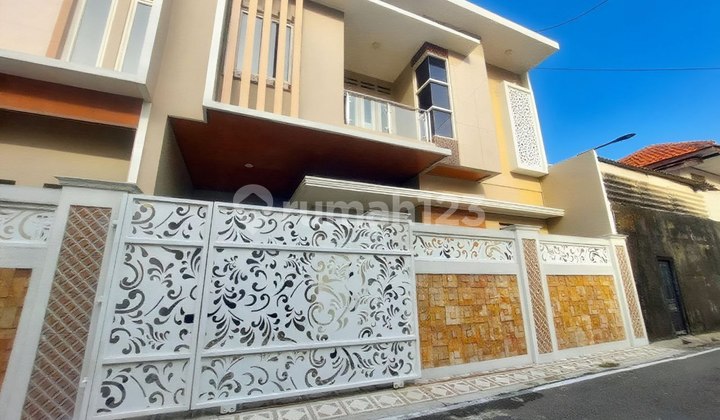 Rumah Baru Mewah Modern Tengah Solo Kota