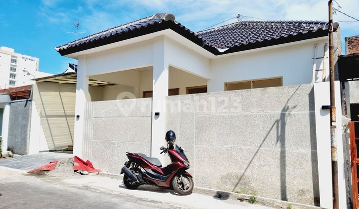 Rumah Bagus Mewah Finishing Di Perum Jajar
