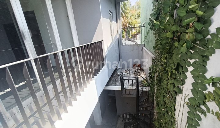 Rumah Strategis Untuk Hunian Dan Usaha Di Pajang 2