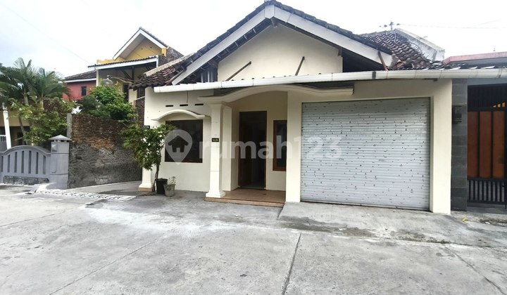 Cheap House, Recently Renovated, Strategic Location 100m to Mangesti Main Road 1