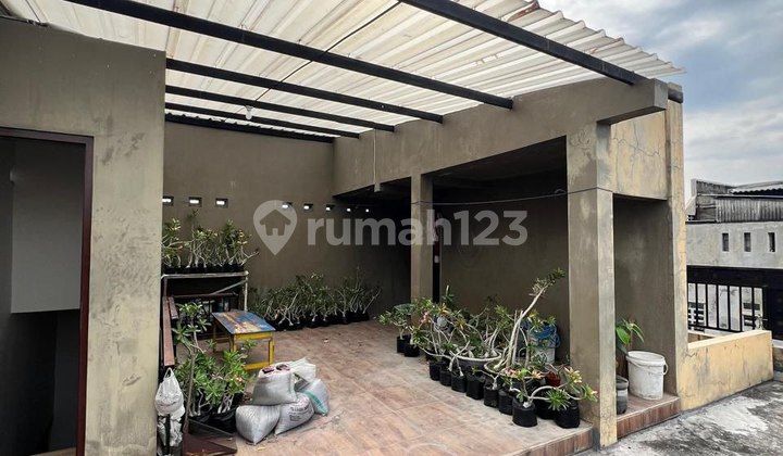 Rumah Gres 3 Lantai Furnish Di Pajang Laweyan 2
