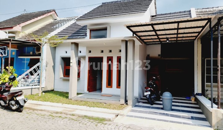 Rumah Cantik Nyaman Di Cluster One Gate Gentan Rumah Cantik Nyaman Di Cluster One Gate Gentan