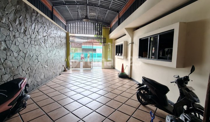 Rumah Induk, Kost Plus Tempat Usaha Strategis  2