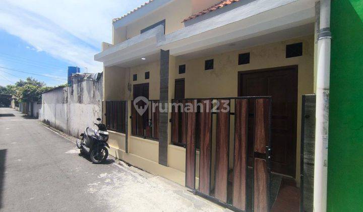 Disewakan Rumah tengah kota depan stadion manahan 2