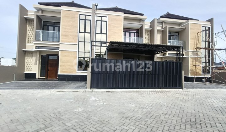 Grand Modern Design 2-Story House Indent Sukoharjo Grand Modern Design 2-Story House Indent Sukoharjo