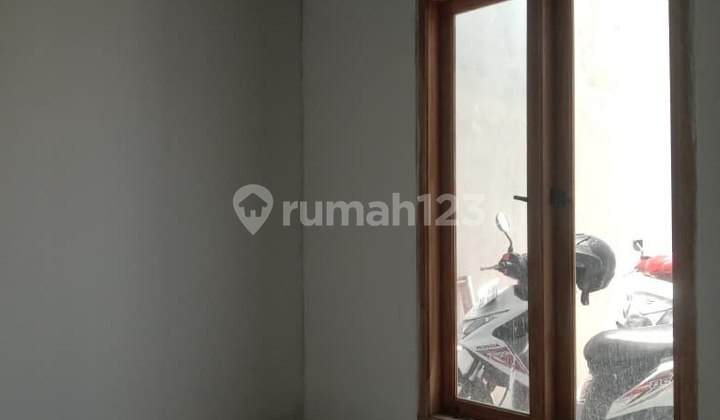 Progres House Finishing Adjacent to Public Facilities and Building Order 2