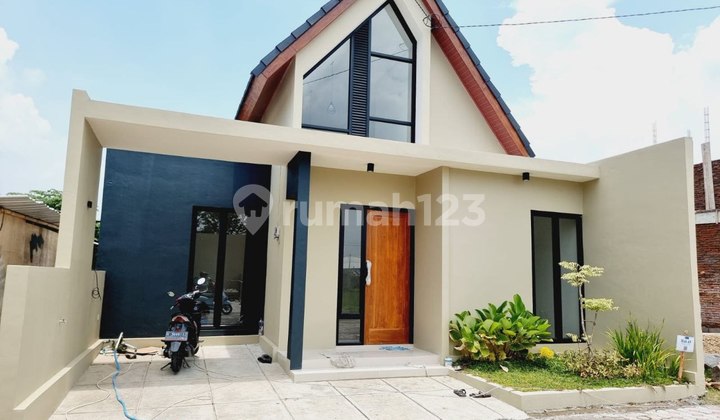 Rumah Modern Pesan Bangun di Cluster Sukoharjo Rumah Modern Pesan Bangun di Cluster Sukoharjo
