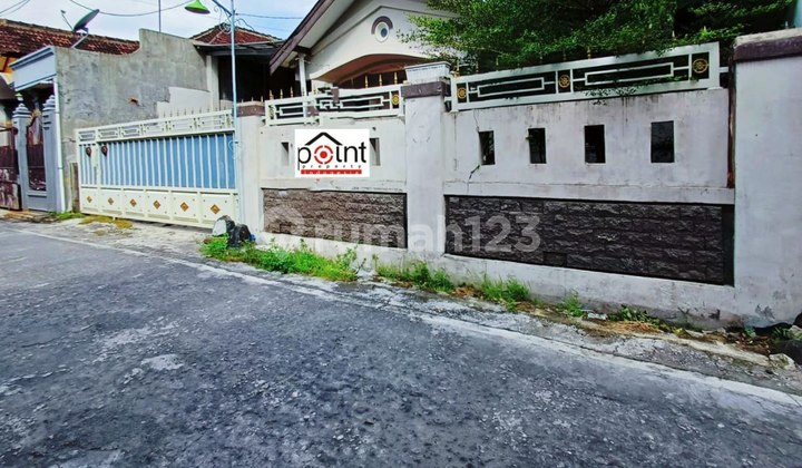 Rumah Luas Bagus Dekat Luwes Gentan Sukoharjo