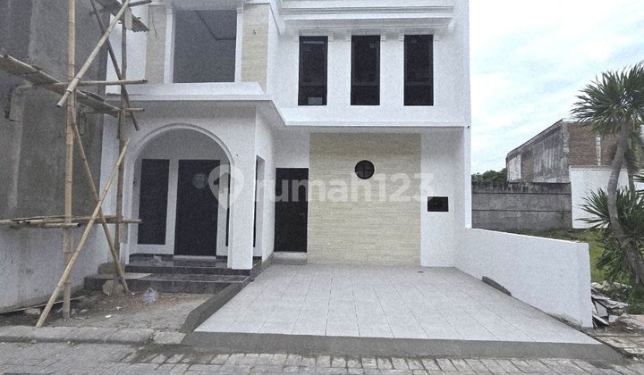 Rumah 2 Lantai Mewah di Cluster Indent Sukoharjo
