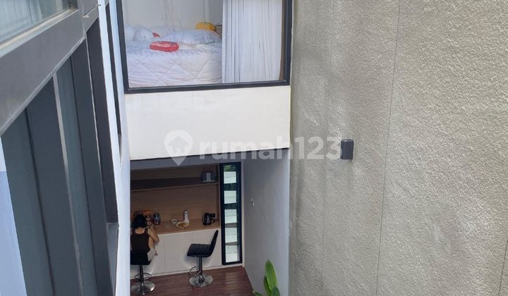 Rumah Modern Tropical Minimalis Ada Private Pool  2