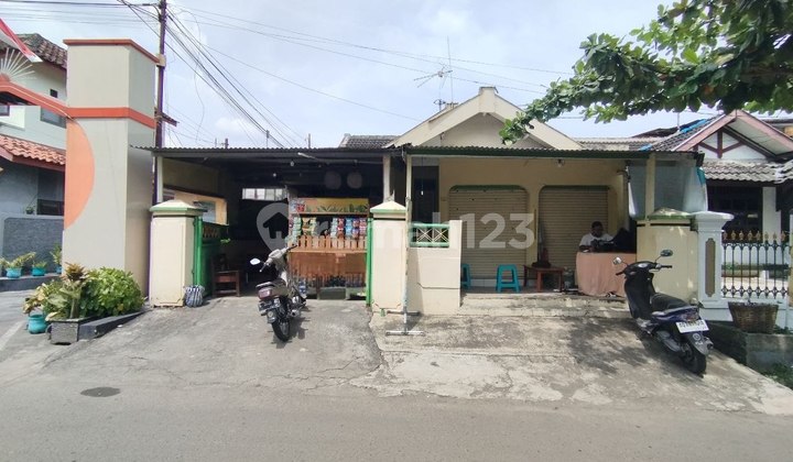 Rumah Second Lokasi Strategis Posisi Hook Cocok untuk Hunian