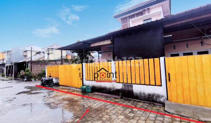 Rumah Luas Cantik Perum Jaten Dekat Ke Uns