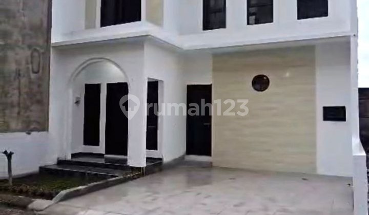 Rumah 2 Lantai Mewah di Cluster Indent Sukoharjo
