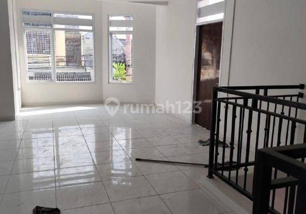 Sewa Ruko 2  Lantai Lokasi Strategis Tepi Jalan Ramai 2