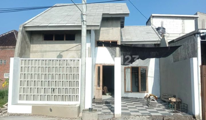 Progres House Finishing Adjacent to Public Facilities and Building Order