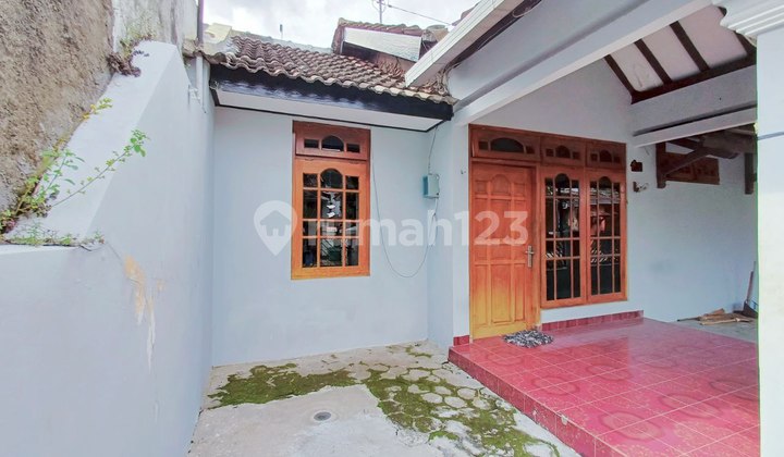 Nice 1.5-Story House Near Jaten Market Karanganyar