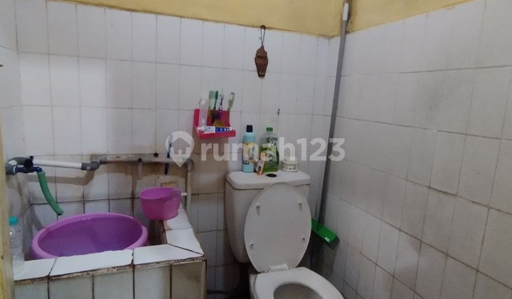 Rumah Second Lokasi Strategis Posisi Hook Cocok untuk Hunian 2