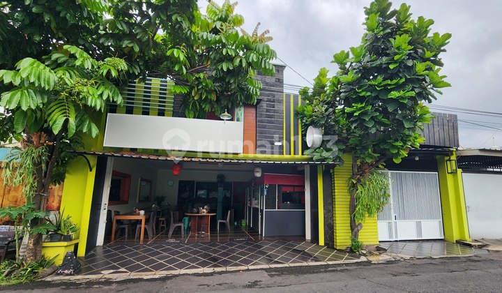 Rumah Induk, Kost Plus Tempat Usaha Strategis 