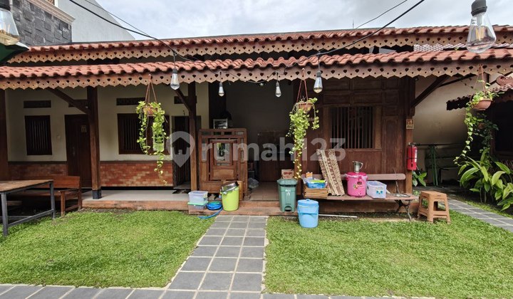 Resto Nuansa Retro Jawa Kuno Di Banyuanyar Resto Nuansa Retro Jawa Kuno Di Banyuanyar