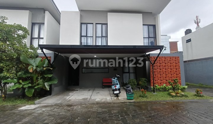 Rumah Mewah Bagus Bonus Furnish di Cluster Colomadu Rumah di Colomadu Bagus