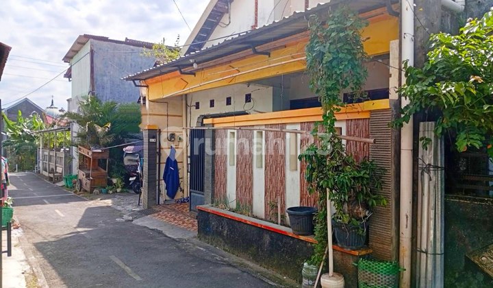 Rumah 2 Lantai Dekat Taman Jayawijaya Surakarta Rumah 2 Lantai Dekat Taman Jayawijaya Surakarta