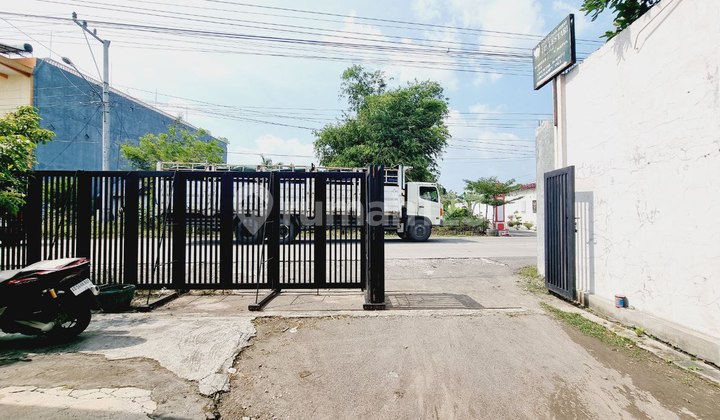 House Plus Shop & Warehouse on Solo Kartosuro Main Road 2