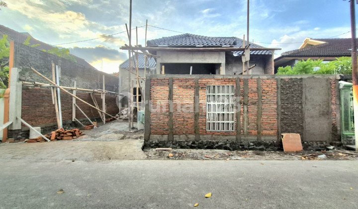 Rumah Solo Kota Proses Finishing Di Surakarta
