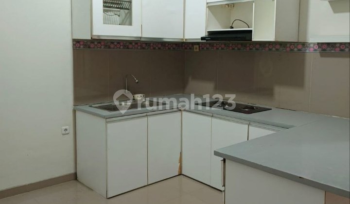Spacious Semi-Furnished House in Sukoharjo 2