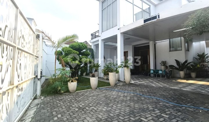 Rumah Mewah Furnish Dan Kolam Renang Ring 1 Kota Solo