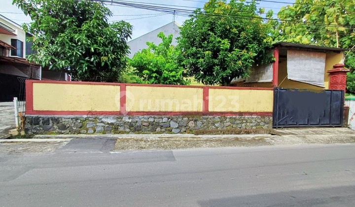 Nice House Near SMA N 5 Banjarsari Surakarta Nice House Near SMA N 5 Banjarsari Surakarta