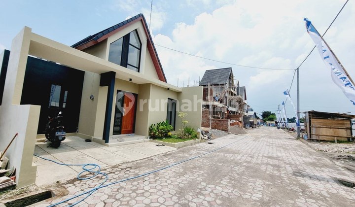 Rumah Modern Pesan Bangun di Cluster Sukoharjo 2