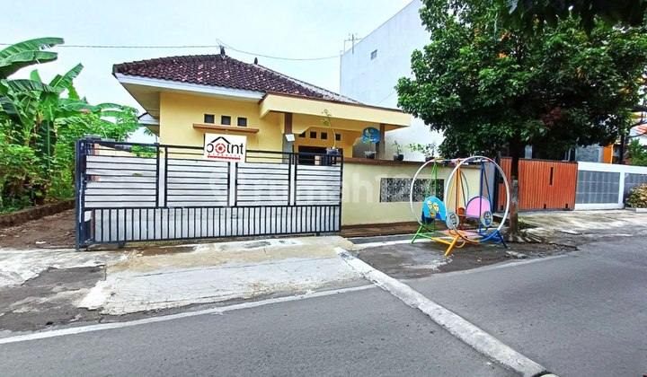 Rumah Second Bagus Dekat Bandara Adi Sumarmo