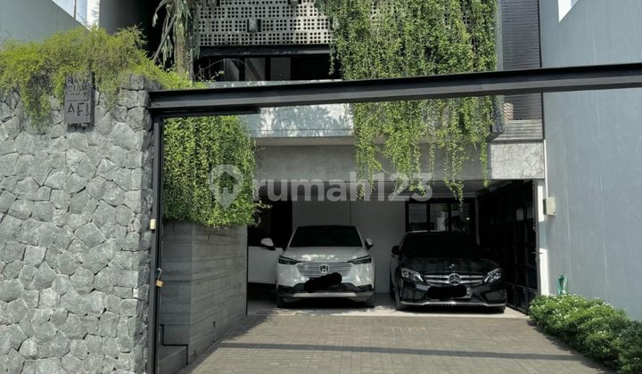 Rumah Modern Tropical Minimalis Ada Private Pool  1