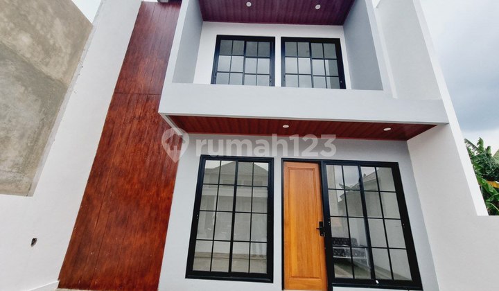 Beautiful House 2 Floors Indent Colomadu Karanganyar